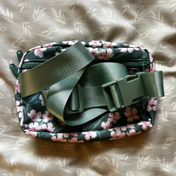 Fighting Eel Hawai’i brand Sage Sakura print side or waist bag - Picture 2 of 8
